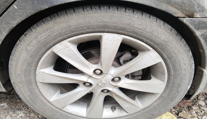 2012 Hyundai Verna FLUIDIC 1.6 CRDI SX, Diesel, Manual, 1,97,233 km, tyre