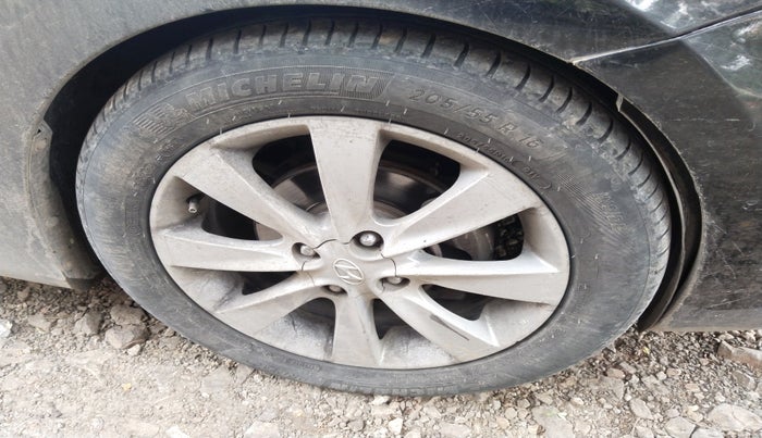 2012 Hyundai Verna FLUIDIC 1.6 CRDI SX, Diesel, Manual, 1,97,233 km, tyre