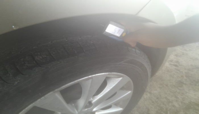 2014 Maruti Ertiga ZXI, Petrol, Manual, 98,436 km, tyre