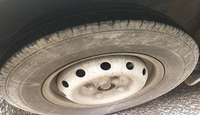 2010 Maruti Alto LXI, Petrol, Manual, 1,21,666 km, tyre