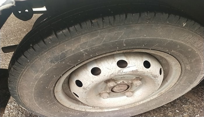 2010 Maruti Alto LXI, Petrol, Manual, 1,21,666 km, tyre