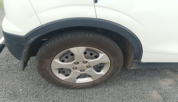 2023 Mahindra XUV300 W6 1.2 PETROL, Petrol, Manual, 16,677 km, tyre