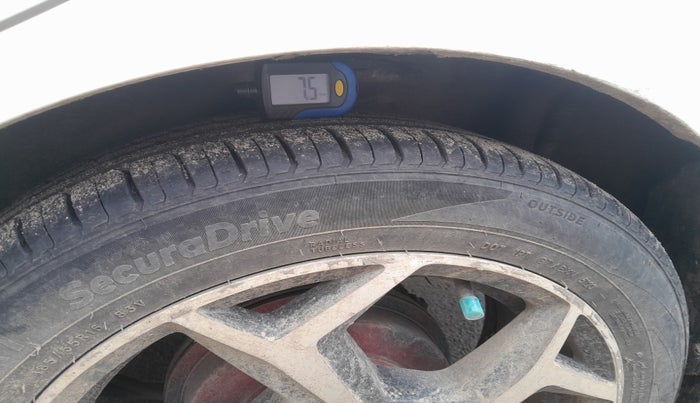 2011 Hyundai Accent GLE, Petrol, Manual, 1,41,905 km, tyre