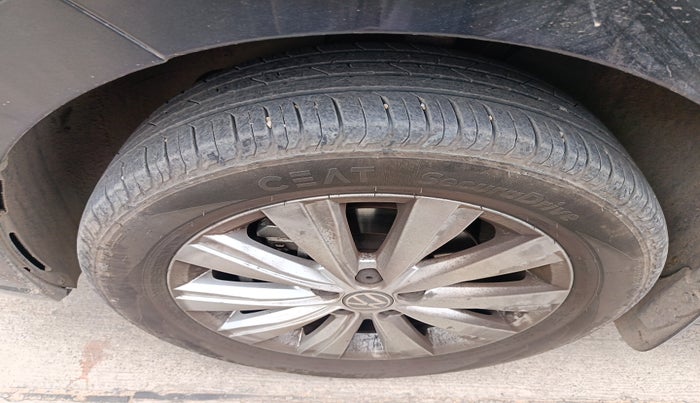 2024 Volkswagen VIRTUS HIGHLINE TSI 1.0 AT, Petrol, Automatic, 10,408 km, tyre