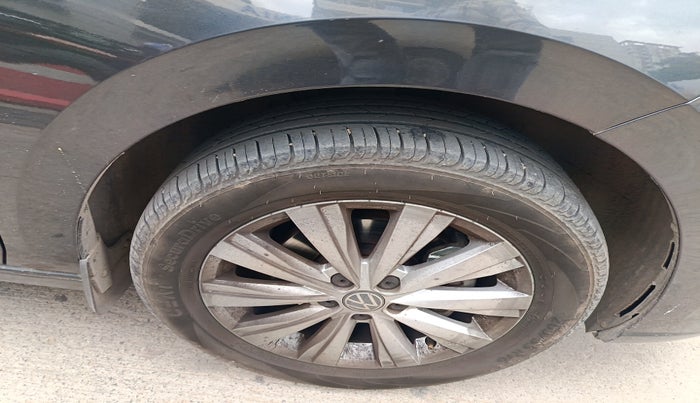 2024 Volkswagen VIRTUS HIGHLINE TSI 1.0 AT, Petrol, Automatic, 10,408 km, tyre