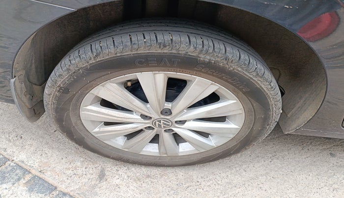 2024 Volkswagen VIRTUS HIGHLINE TSI 1.0 AT, Petrol, Automatic, 10,408 km, tyre