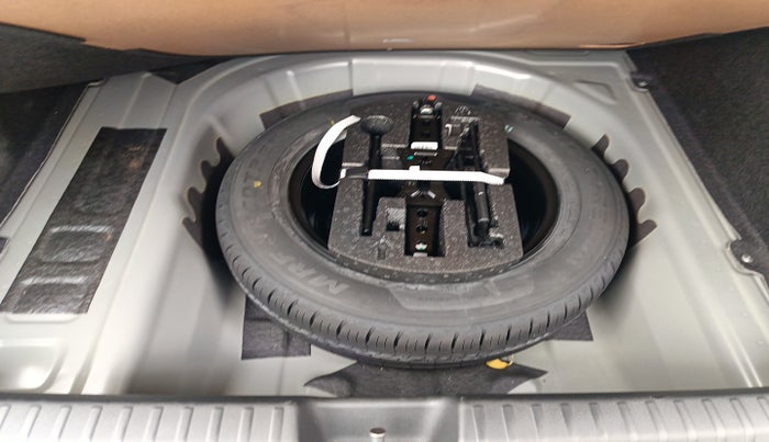 2024 Volkswagen VIRTUS HIGHLINE TSI 1.0 AT, Petrol, Automatic, 10,408 km, tyre