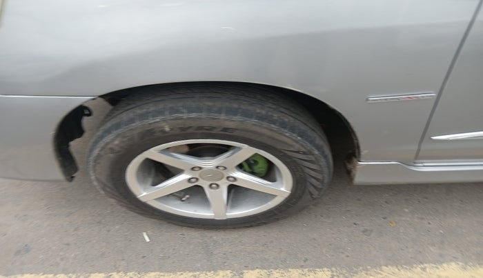 2015 Toyota Innova 2.5 G 7 STR, Diesel, Manual, 1,71,559 km, tyre