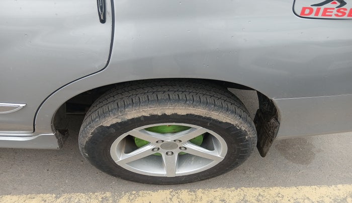 2015 Toyota Innova 2.5 G 7 STR, Diesel, Manual, 1,71,559 km, tyre