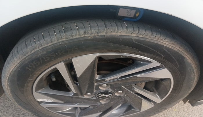 2021 Hyundai NEW I20 ASTA 1.2 MT DUAL TONE, Petrol, Manual, 49,731 km, tyre