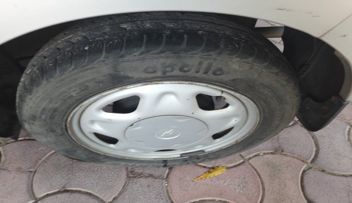 2011 Chevrolet Beat LT PETROL, Petrol, Manual, 14,367 km, tyre
