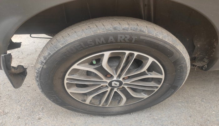 2019 Renault TRIBER RXT, Petrol, Manual, 30,622 km, tyre