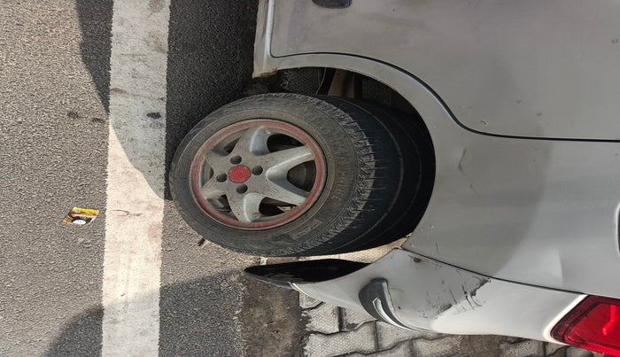 2012 Maruti Wagon R 1.0 LXI, Petrol, Manual, 1,91,812 km, tyre