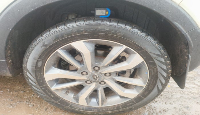 2021 Mahindra XUV300 W8 (O) 1.5 DIESEL, Diesel, Manual, 71,909 km, tyre