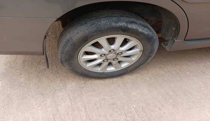 2013 Toyota Innova 2.5 VX 8 STR, Diesel, Manual, 1,13,904 km, tyre