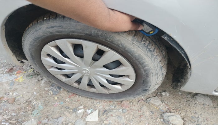 2011 Toyota Etios Liva V, Petrol, Manual, 85,340 km, tyre