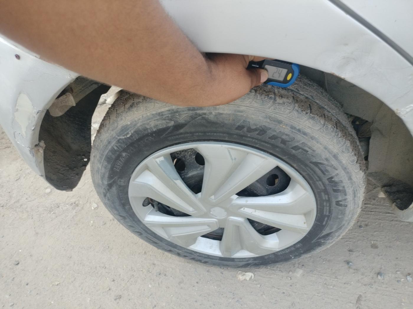 2011 Toyota Etios Liva V, Petrol, Manual, 85,340 km, tyre
