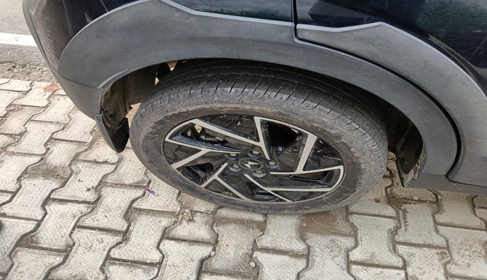 2024 Mahindra XUV 3XO AX7L 1.2 Petrol AT, Petrol, Automatic, 27,832 km, tyre