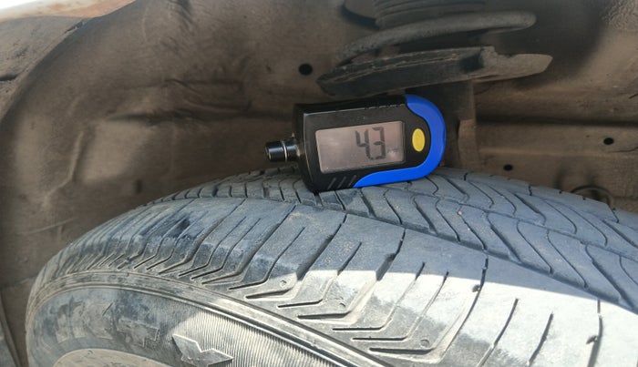 2013 Maruti Swift Dzire VDI, Diesel, Manual, 1,69,081 km, tyre