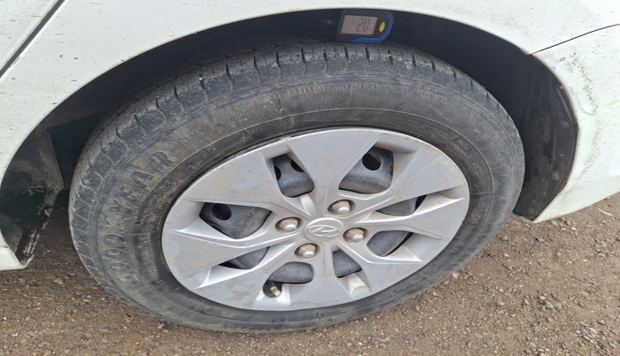 2017 Hyundai XCENT PRIME T CRDI, Diesel, Manual, 1,40,956 km, tyre