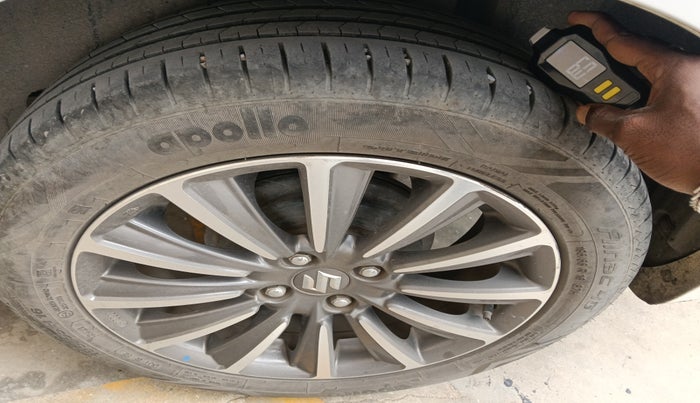 2019 Maruti Ciaz ALPHA 1.5 SHVS PETROL, Petrol, Manual, 42,148 km, tyre