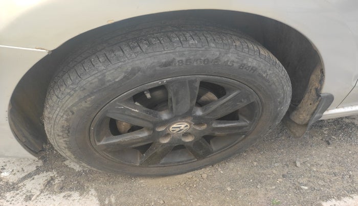 2012 Volkswagen Vento HIGHLINE 1.6 MPI, Petrol, Manual, 70,225 km, tyre