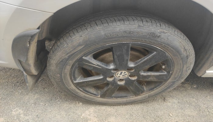 2012 Volkswagen Vento HIGHLINE 1.6 MPI, Petrol, Manual, 70,225 km, tyre