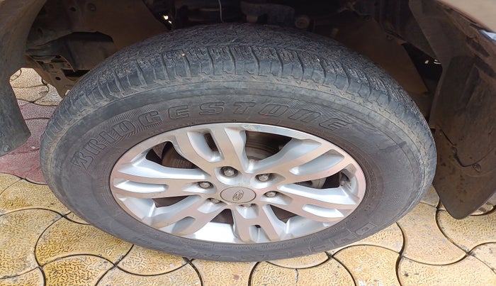 2019 Ford Endeavour TITANIUM 2.2 4X2 MT, Diesel, Manual, 1,01,344 km, tyre
