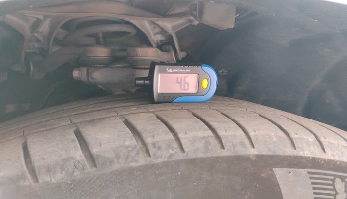 2013 Audi Q5 2.0 TDI QUATTRO, Diesel, Automatic, 1,02,068 km, tyre