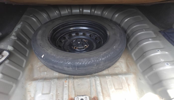2012 Nissan Sunny XL, Petrol, Manual, 1,12,535 km, tyre