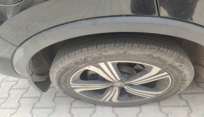 2023 MG ASTOR SHARP 1.5 CVT, Petrol, Automatic, 28,026 km, tyre