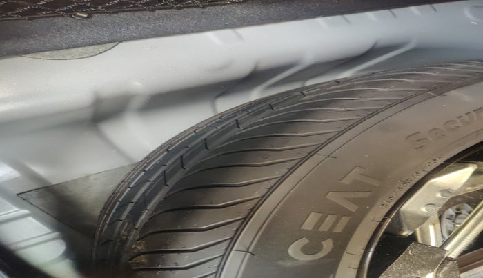 2023 MG ASTOR SHARP 1.5 CVT, Petrol, Automatic, 28,026 km, tyre