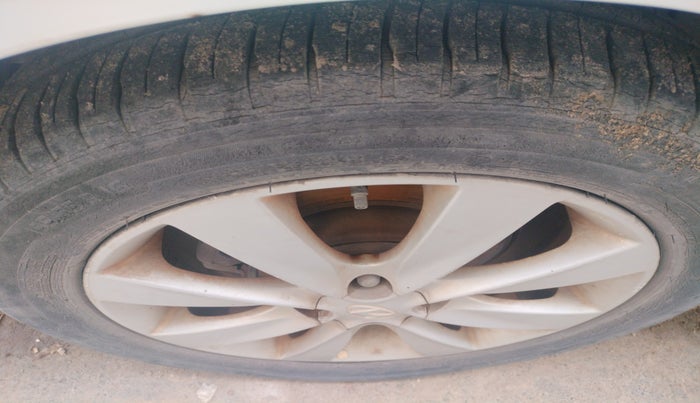 2013 Hyundai Verna FLUIDIC 1.6 CRDI SX, Diesel, Manual, 1,23,148 km, tyre