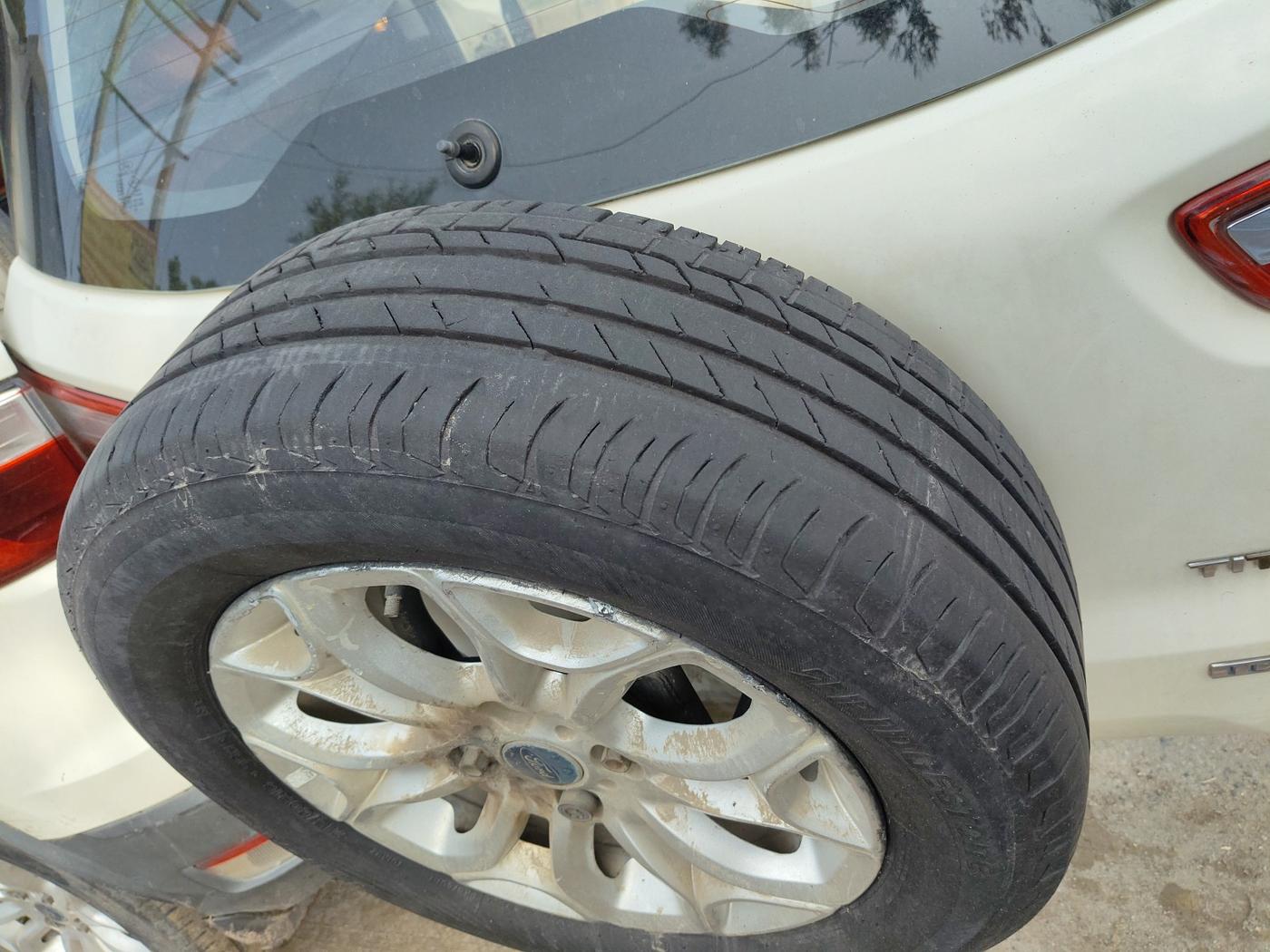 2014 Ford Ecosport TITANIUM 1.5L DIESEL, Diesel, Manual, 1,11,569 km, tyre