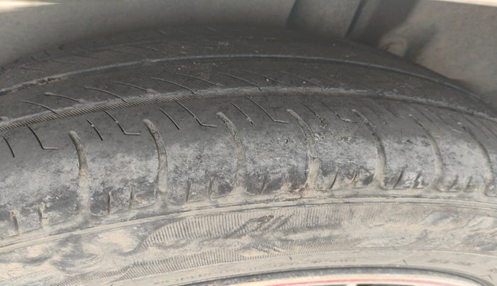 2014 Maruti Ertiga VDI, Diesel, Manual, 1,81,094 km, tyre