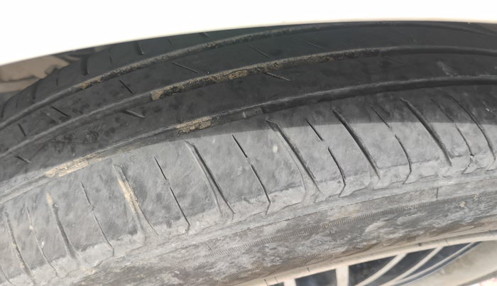 2014 Maruti Ertiga VDI, Diesel, Manual, 1,81,094 km, tyre