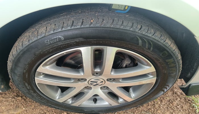 2013 Volkswagen Jetta HIGHLINE TDI, Diesel, Manual, 1,48,779 km, tyre