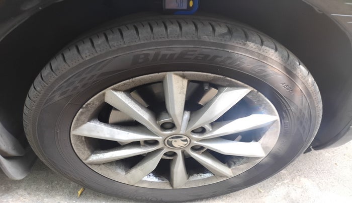 2016 Skoda Octavia STYLE PLUS AT 1.8 TSI, Petrol, Automatic, 78,562 km, tyre