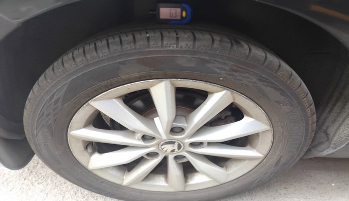 2016 Skoda Octavia STYLE PLUS AT 1.8 TSI, Petrol, Automatic, 78,562 km, tyre