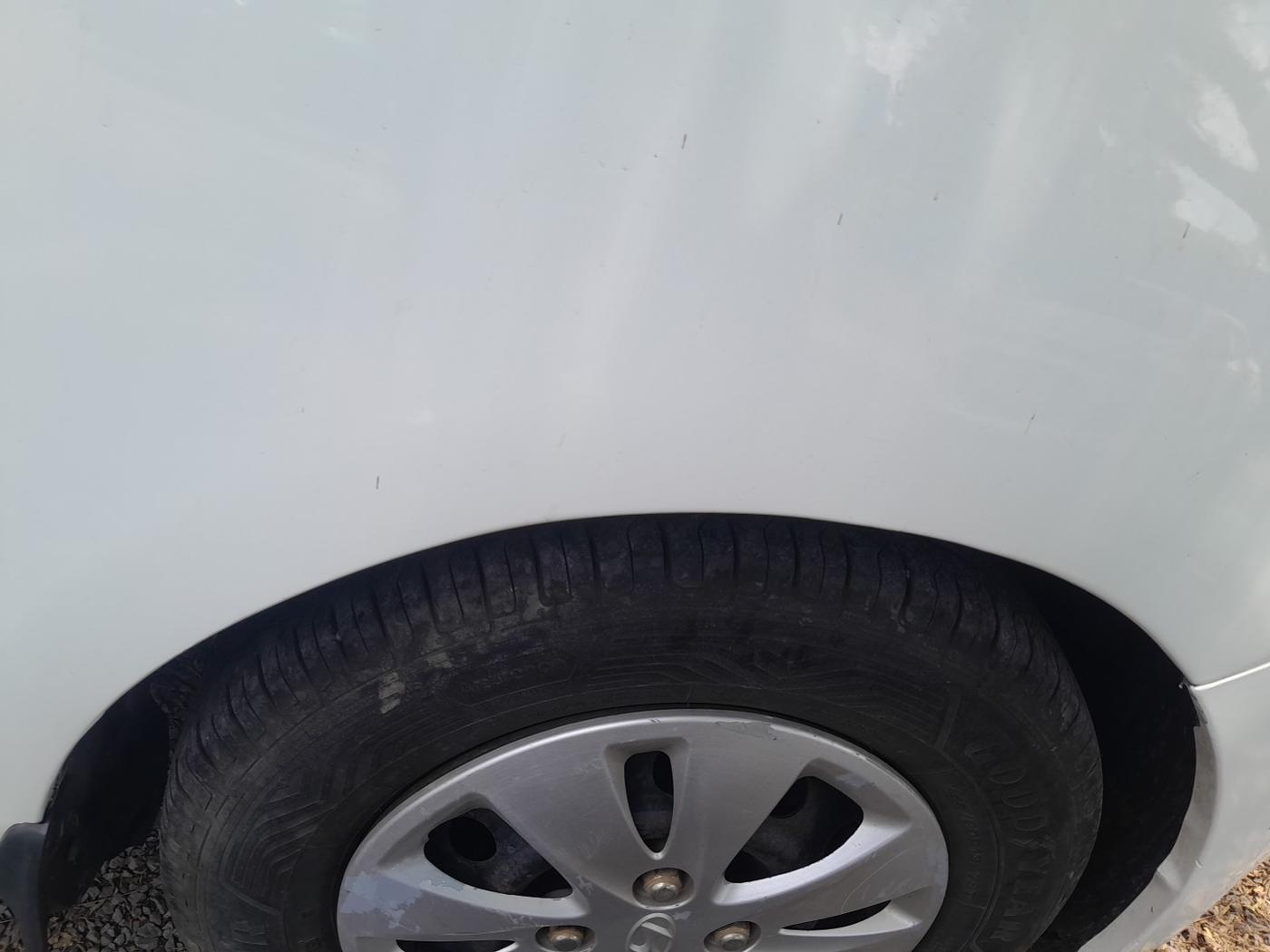 2012 Hyundai i10 MAGNA 1.2, Petrol, Manual, 1,01,680 km, tyre