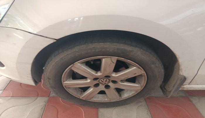 2011 Volkswagen Vento HIGHLINE 1.6 MPI, Petrol, Manual, 2,13,764 km, tyre
