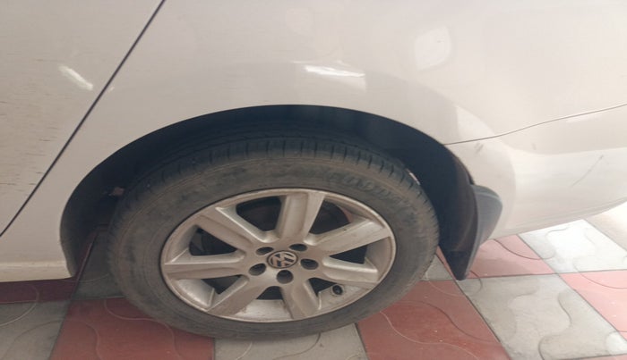 2011 Volkswagen Vento HIGHLINE 1.6 MPI, Petrol, Manual, 2,13,764 km, tyre