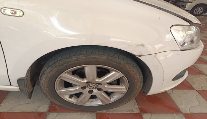 2011 Volkswagen Vento HIGHLINE 1.6 MPI, Petrol, Manual, 2,13,764 km, tyre