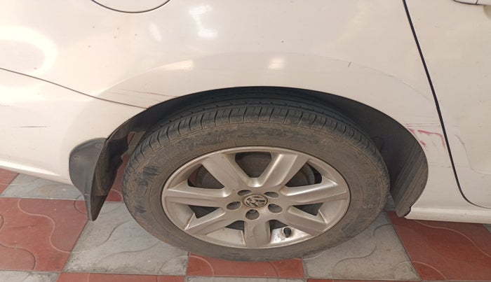 2011 Volkswagen Vento HIGHLINE 1.6 MPI, Petrol, Manual, 2,13,764 km, tyre
