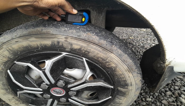 2020 Maruti Eeco 5 STR WITH A/C+HTR CNG, Petrol, Manual, 1,47,609 km, tyre