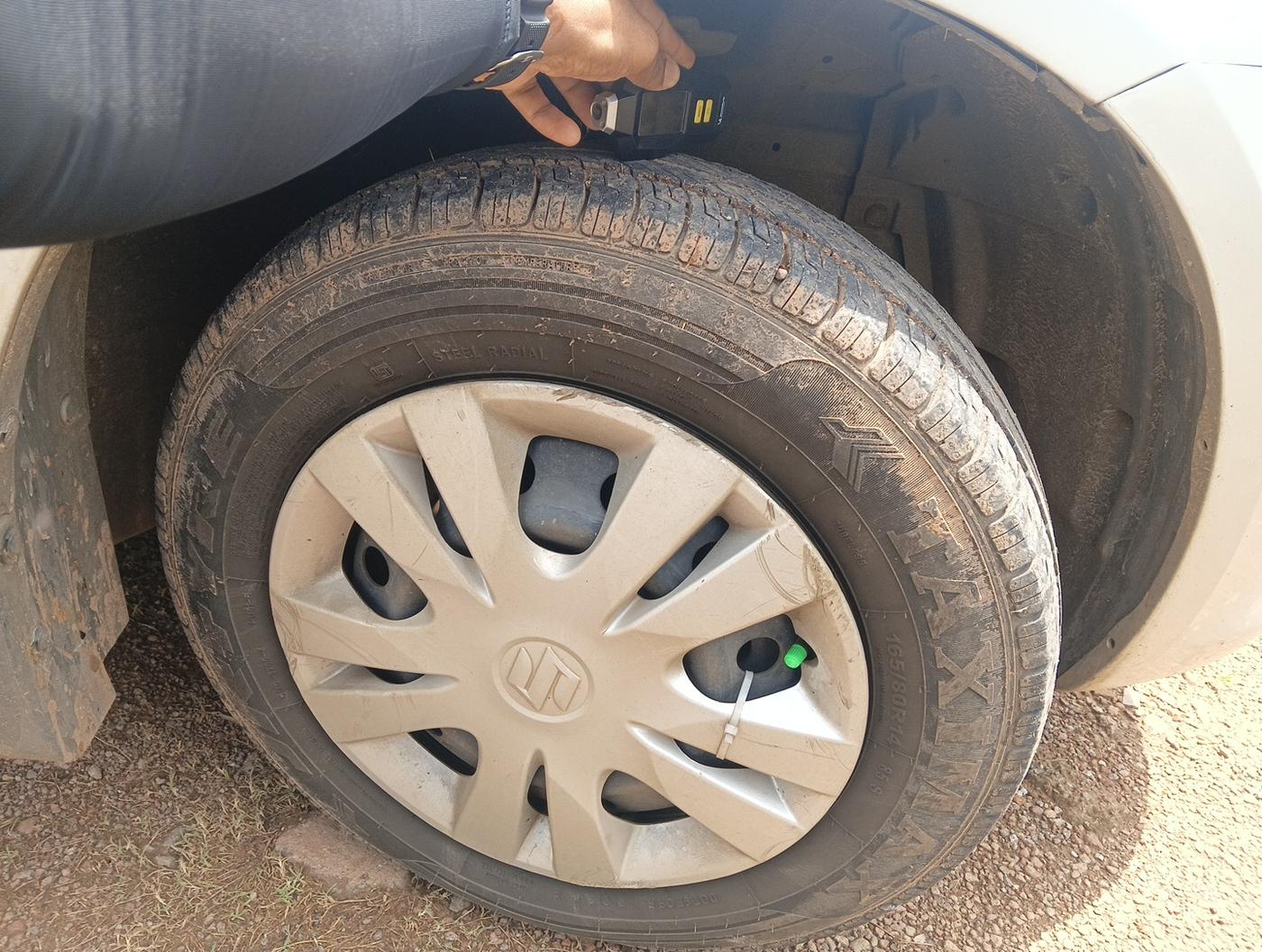 2013 Maruti Swift Dzire VDI, Diesel, Manual, 2,35,215 km, tyre