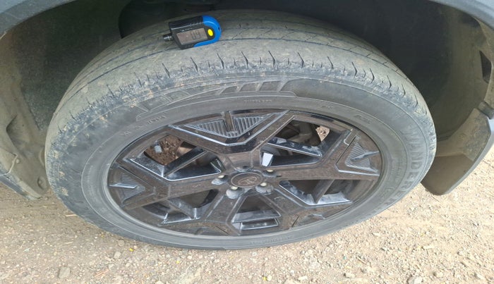 2024 Tata Safari ACCOMPLISHED DARK EDITION AT, Diesel, Automatic, 41,092 km, tyre