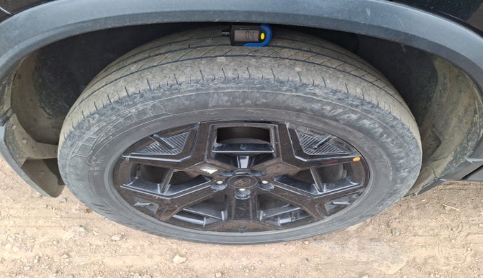 2024 Tata Safari ACCOMPLISHED DARK EDITION AT, Diesel, Automatic, 41,092 km, tyre