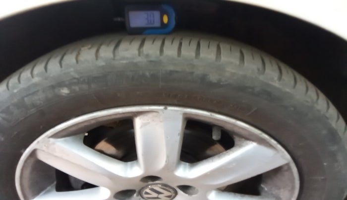 2011 Volkswagen Vento HIGHLINE DIESEL 1.6, Diesel, Manual, 2,10,420 km, tyre