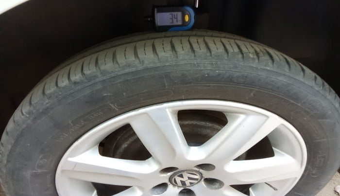 2011 Volkswagen Vento HIGHLINE DIESEL 1.6, Diesel, Manual, 2,10,420 km, tyre